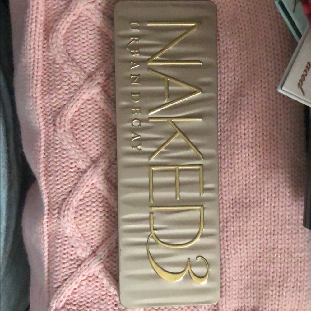 Urban Decay Naked 3 eyeshadow palette